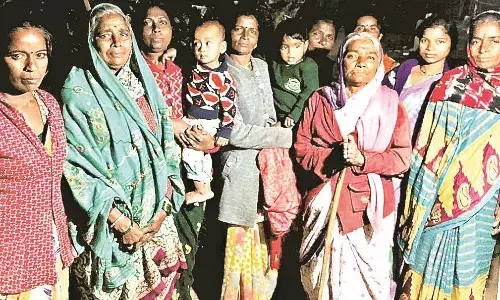 घरकुल को लेकर फासेपारधी समाज की 15 महिलाओं ने दी आत्मदाह की चेतावनी