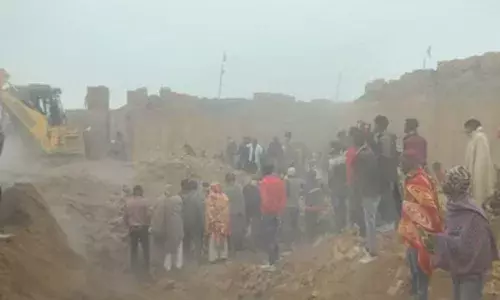 उत्तराखंड के हरिद्वार में गिरी ईंट भट्ठे की कच्ची दीवार, आग ताप रहे छह मजदूरों की हुई मौत उत्तराखंड के हरिद्वार में गिरी ईंट भट्ठे की कच्ची दीवार, आग ताप रहे छह मजदूरों की हुई मौत