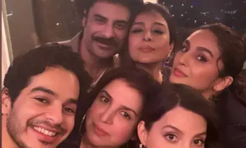 नोरा फतेही ने तब्बू, फराह और हुमा के साथ मनाया क्रिसमस, शेयर की फोटोज