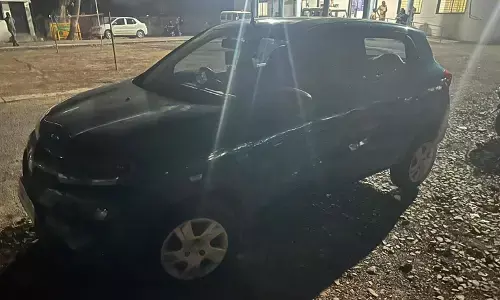 नकाबपोशों ने कार चालक को लूटा नकाबपोशों ने कार चालक को लूटा