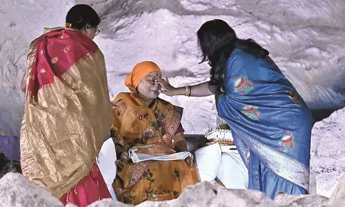 ध्यान के माध्यम से रोज 30 मिनट का समय खुद को दें ध्यान के माध्यम से रोज 30 मिनट का समय खुद को दें