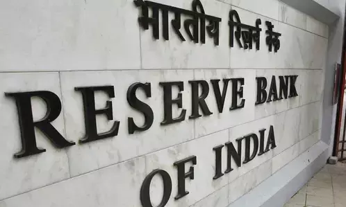 मनी चेंजर्स के लिए लाइसेंसिंग मानदंडों को सरल बनाएगा आरबीआई मनी चेंजर्स के लिए लाइसेंसिंग मानदंडों को सरल बनाएगा आरबीआई