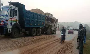घाटशिला में दो ट्रकों के बीच टक्कर में 3 की मौत, एक घायल घाटशिला में दो ट्रकों के बीच टक्कर में 3 की मौत, एक घायल