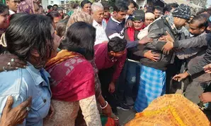 टेंट कारोबारी के बेटे की हत्या के विरोध में बंद रहा तीन पहाड़ बाजार टेंट कारोबारी के बेटे की हत्या के विरोध में बंद रहा तीन पहाड़ बाजार