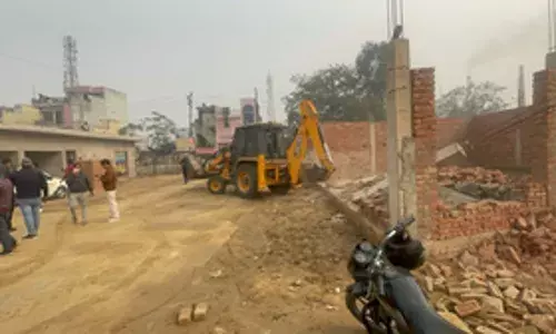 ग्रेटर नोएडा में अवैध कब्जे पर प्राधिकरण ने चलाया बुलडोजर, 5 हजार वर्गमीटर जमीन मुक्त कराई