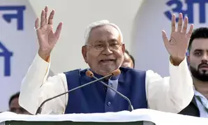 जेडीयू बैठक से पहले नीतीश कुमार ने सवालों को टाला, कहा सामान्य बैठक है