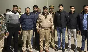 पुलिस व 25 हजार रुपये के इनामी लुटेरे के साथ हुई मुठभेड़