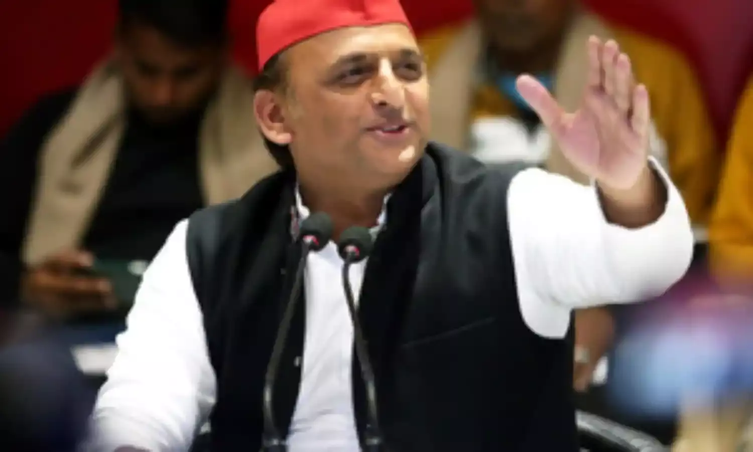 80 हराओ, भाजपा हटाओ के नारे पर सपा कर रही काम : अखिलेश यादव