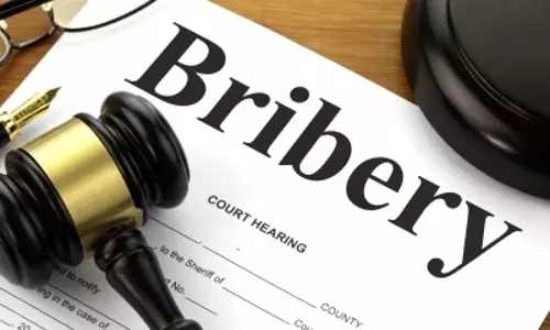 सीबीआई ने 2 लाख रुपये रिश्‍वत मामले में नासिक के पीएफ कमिश्‍नर, 2 अन्य को गिरफ्तार किया