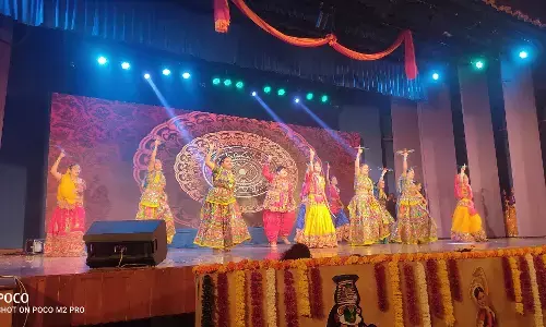 विविधता में एकता के सूत्र में पिरोया है भारत विविधता में एकता के सूत्र में पिरोया है भारत