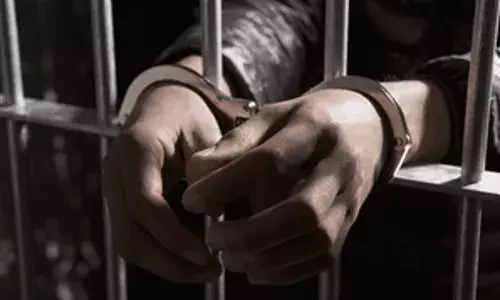 कोलकाता में अपनी ही बेटी से बलात्कार के आरोप में पुलिसकर्मी गिरफ्तार कोलकाता में अपनी ही बेटी से बलात्कार के आरोप में पुलिसकर्मी गिरफ्तार