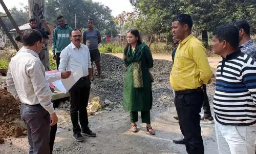 स्कूलों और सरकारी दफ्तरों में अचानक पहुंचे सीईओ सिंह स्कूलों और सरकारी दफ्तरों में अचानक पहुंचे सीईओ सिंह