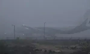 कम दृश्यता के कारण 60 से अधिक अंतरराष्ट्रीय व घरेलू उड़ानों में देरी कम दृश्यता के कारण 60 से अधिक अंतरराष्ट्रीय व घरेलू उड़ानों में देरी