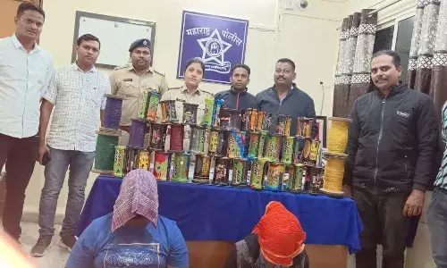 प्रतिबंधित चायना मांजा के साथ दो गिरफ्तार प्रतिबंधित चायना मांजा के साथ दो गिरफ्तार