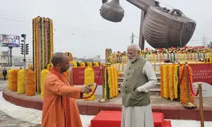 लता मंगेशकर चौक की सुंदरता देख पीएम हुए भाव-विभोर, सीएम से ली जानकारी
