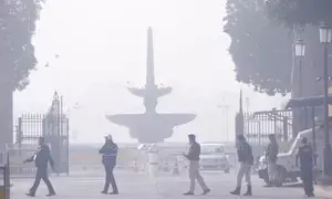 दिल्ली की वायु गुणवत्ता अब भी गंभीर बनी हुई है