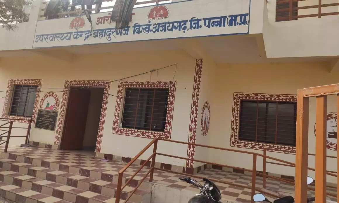 लाखों की लागत से उप स्वास्थ्य केंद्र की बिल्डिंग तो बन गई लेकिन उसमें सीएचओ का डेरा लाखों की लागत से उप स्वास्थ्य केंद्र की बिल्डिंग तो बन गई लेकिन उसमें सीएचओ का डेरा