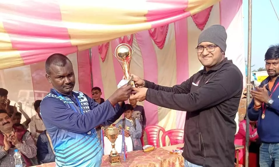 आमंत्रण क्रिकेट टूर्नामेण्ट के फाइनल में रक्सेहा ने जीत कर ट्रॉफी पर किया कब्जा आमंत्रण क्रिकेट टूर्नामेण्ट के फाइनल में रक्सेहा ने जीत कर ट्रॉफी पर किया कब्जा