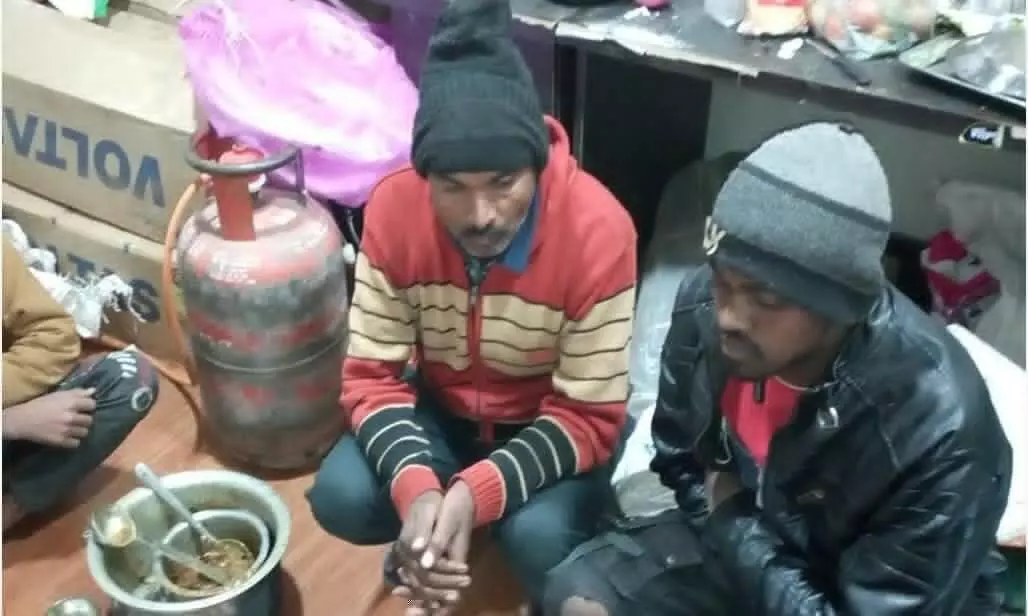 निर्माणाधीन सकरिया हवाई पट्टी में पकड़े गए तीन शिकारी, तीन फरार निर्माणाधीन सकरिया हवाई पट्टी में पकड़े गए तीन शिकारी, तीन फरार