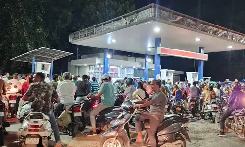 नए एमवी एक्ट के खिलाफ विरोध-प्रदर्शन, पंजाब, हरियाणा में पेट्रोल न मिलने से लोग परेशान