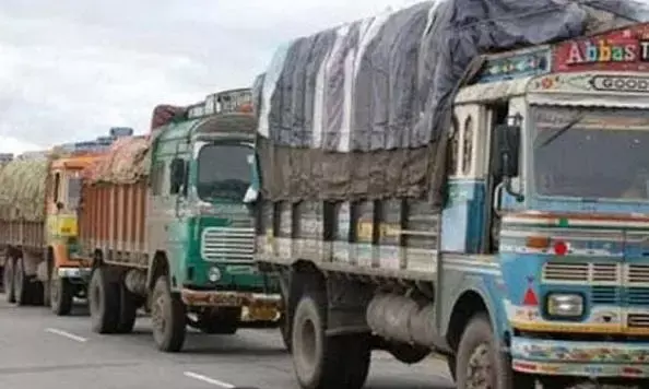 नजर आने लगी पेट्रोल-डीजल की किल्लत, बाजार नहीं पहुंच रही जरूरत की चीजें