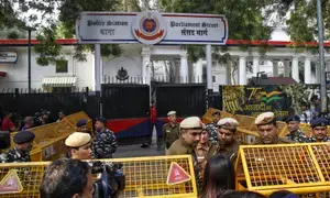 यति शिष्यों को गाजीपुर बॉर्डर पर पुलिस ने रोका, गृहमंत्री अमित शाह से मिलने जा रहे थे दिल्ली