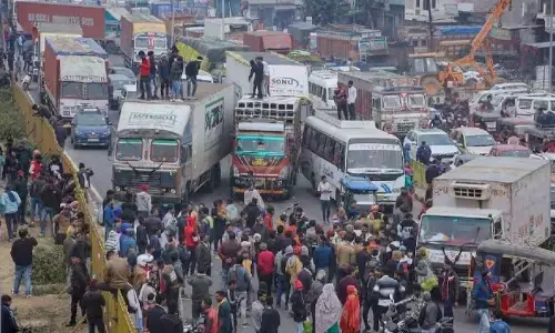 खत्म होगी ट्रक चालकों की हड़ताल! सरकार के साथ बैठक में हुई सुलह, फिलहाल लागू नहीं होगा कानून