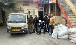 पुलिस ने नकली टाटा नमक और चाय बेचने वाले आरोपी को किया गिरफ्तार, बड़ी मात्रा में सामान बरामद