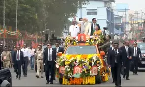 पीएम मोदी ने केरल के त्रिशूर में किया रोड शो