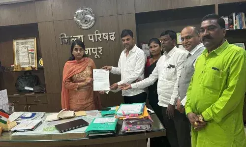 जिला परिषद से केदार के फोटो हटाएं
