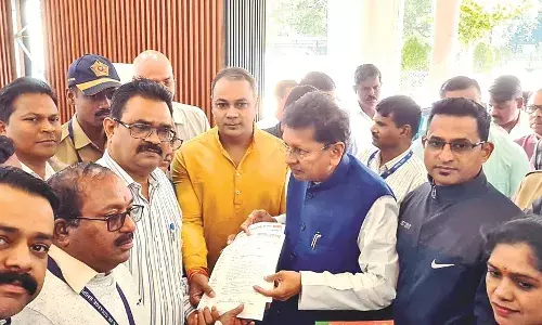 शिक्षकों के लिए कैशलेस मेडिक्लेम योजना लागू करें