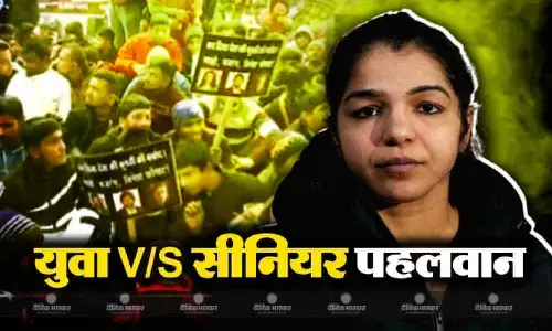 अपनी ही बिरादरी का विरोध करने जंतर-मंतर पहुंचे हजारों युवा पहलवान