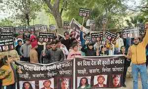 जंतर-मंतर पर युवा पहलवानों का बजरंग, साक्षी और विनेश के खिलाफ विरोध प्रदर्शन