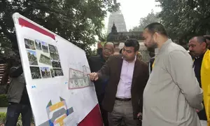तेजस्वी यादव ने बोधगया पहुंचकर दलाई लामा से लिया आशीर्वाद, टूर ऑपरेटर्स के साथ पर्यटन नीति पर की चर्चा