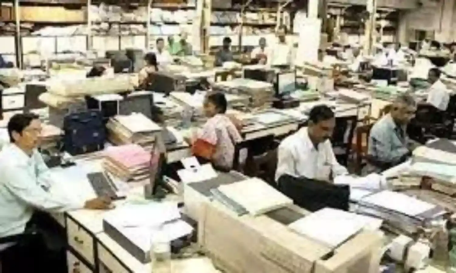 1 नवंबर 2005 के पहले सरकारी सेवाओं में 2005 अथवा उसके बाद शामिल कर्मियों को भी पुरानी पेंशन योजना के लाभ का विकल्प