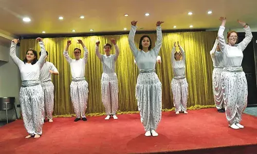विदेशी विद्यार्थियों ने मंच पर दिखाया हुनर, ये शहर करेंगे मेजबानी