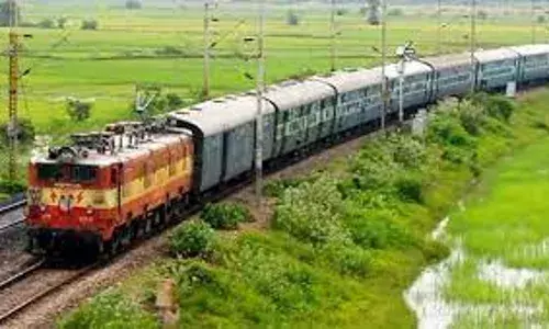 12 माह में रेल नियम तोड़ने वाले 8,764 को भेजा जेल