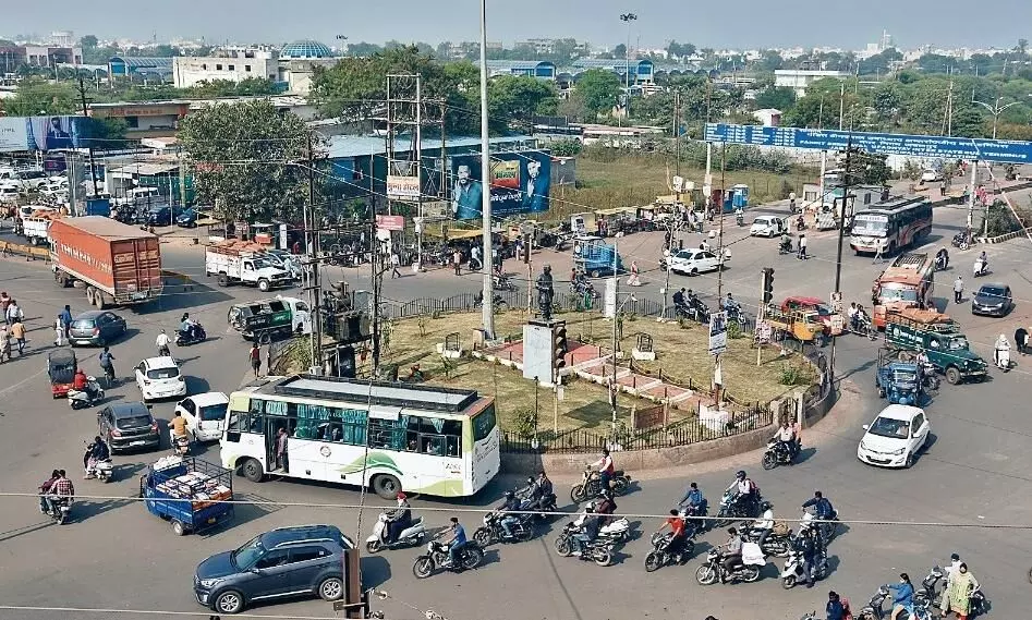 चार किलोमीटर में बसी बड़ी आबादी को राहत दे सकता है दीनदयाल चौक का फ्लाईओवर चार किलोमीटर में बसी बड़ी आबादी को राहत दे सकता है दीनदयाल चौक का फ्लाईओवर