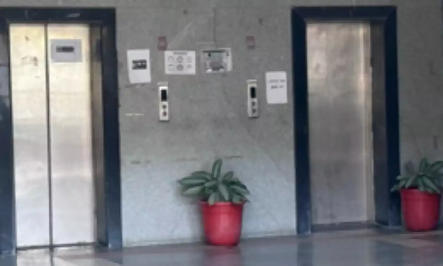 देहरादून : तकनीकी खराबी आने से गिरी लिफ्ट, 6 लोगों की बची जान