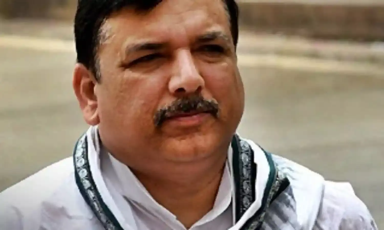 जेल में बंद संजय सिंह को अगले चुनाव के लिए रिटर्निंग ऑफिसर के दफ्तर में जाकर नामांकन दाखिल करने की इजाजत मिली
