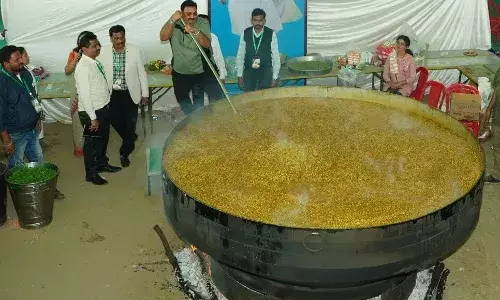 चंद्रपुर में बना रिकार्ड , मोटे अनाज से बनाई 7 हजार किलो से अधिक खिचड़ी