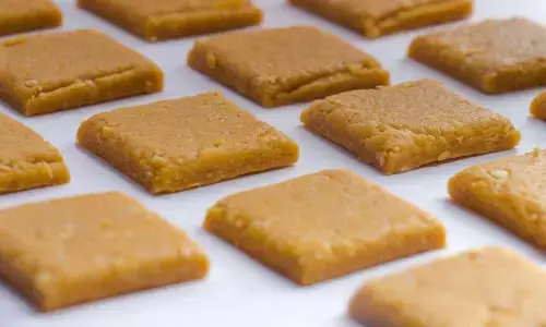 लोहड़ी पर बनाएं स्पेशल मावा चिक्की, इस परफेक्ट रेसिपी से