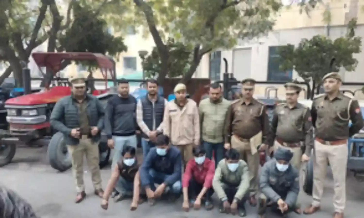 अंतरराज्यीय उल्लू गैग के पाँच शातिर अपराधी गिरफ्तार, चोरी के आठ ट्रैक्टर बरामद
