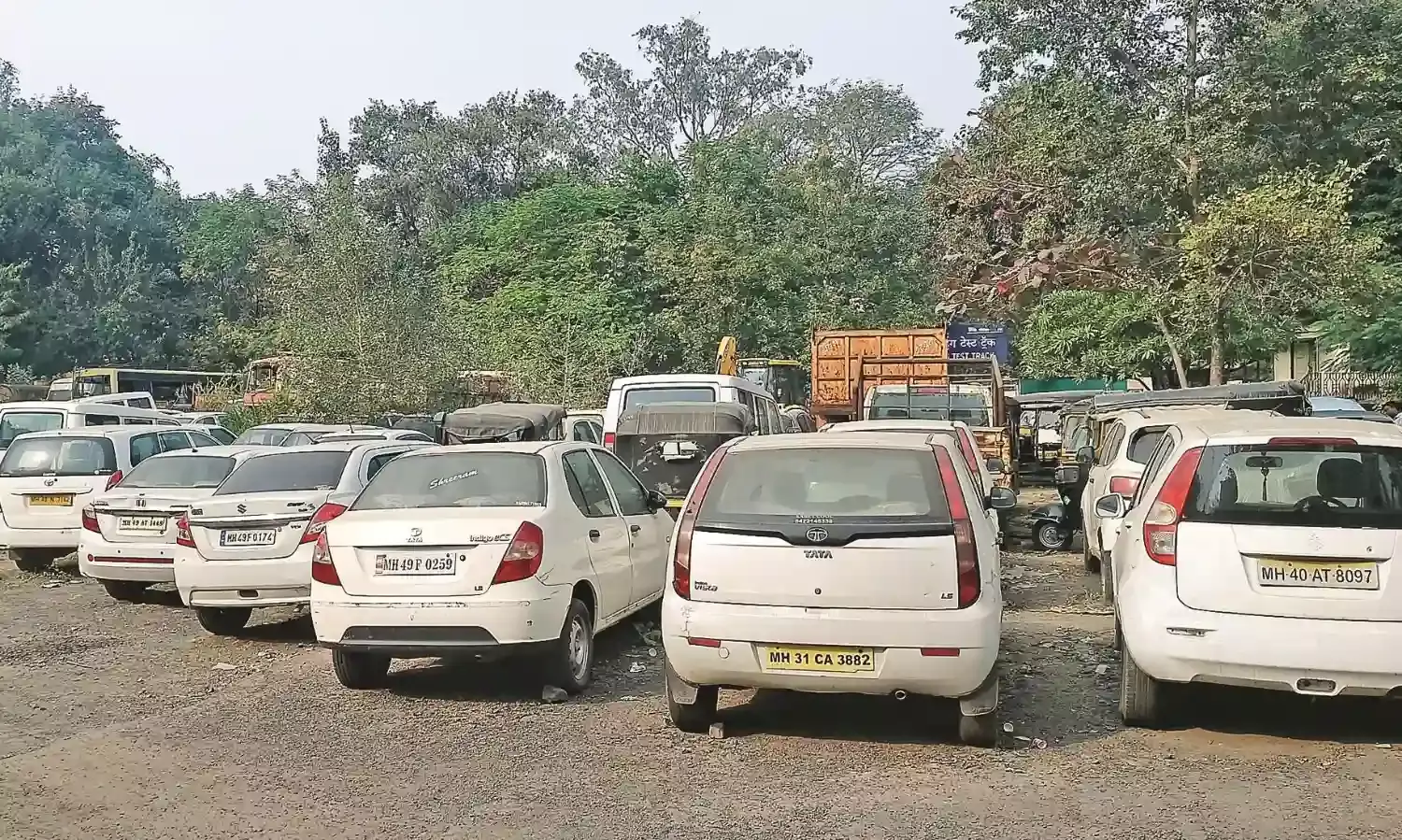 आरटीओ परिसर में कबाड़ बन रहे जब्त वाहन, ज्यादा है जुर्माना राशि तो छुड़ाने नहीं आए