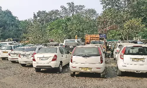 आरटीओ परिसर में कबाड़ बन रहे जब्त वाहन, ज्यादा है जुर्माना राशि तो छुड़ाने नहीं आए आरटीओ परिसर में कबाड़ बन रहे जब्त वाहन, ज्यादा है जुर्माना राशि तो छुड़ाने नहीं आए