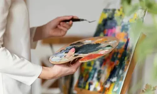 तनाव से मुक्ति के लिए वॉटर कलर पेंटिंग अपना रहे युवा, मिल रहा स्वास्थ लाभ