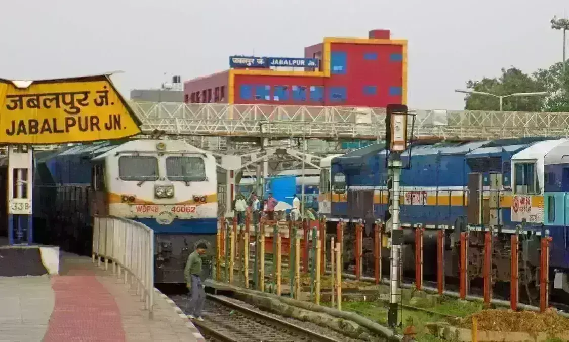 निरीक्षण में मिली गंदगी, दो प्रभारी स्वच्छता निरीक्षक हुए निलंबित