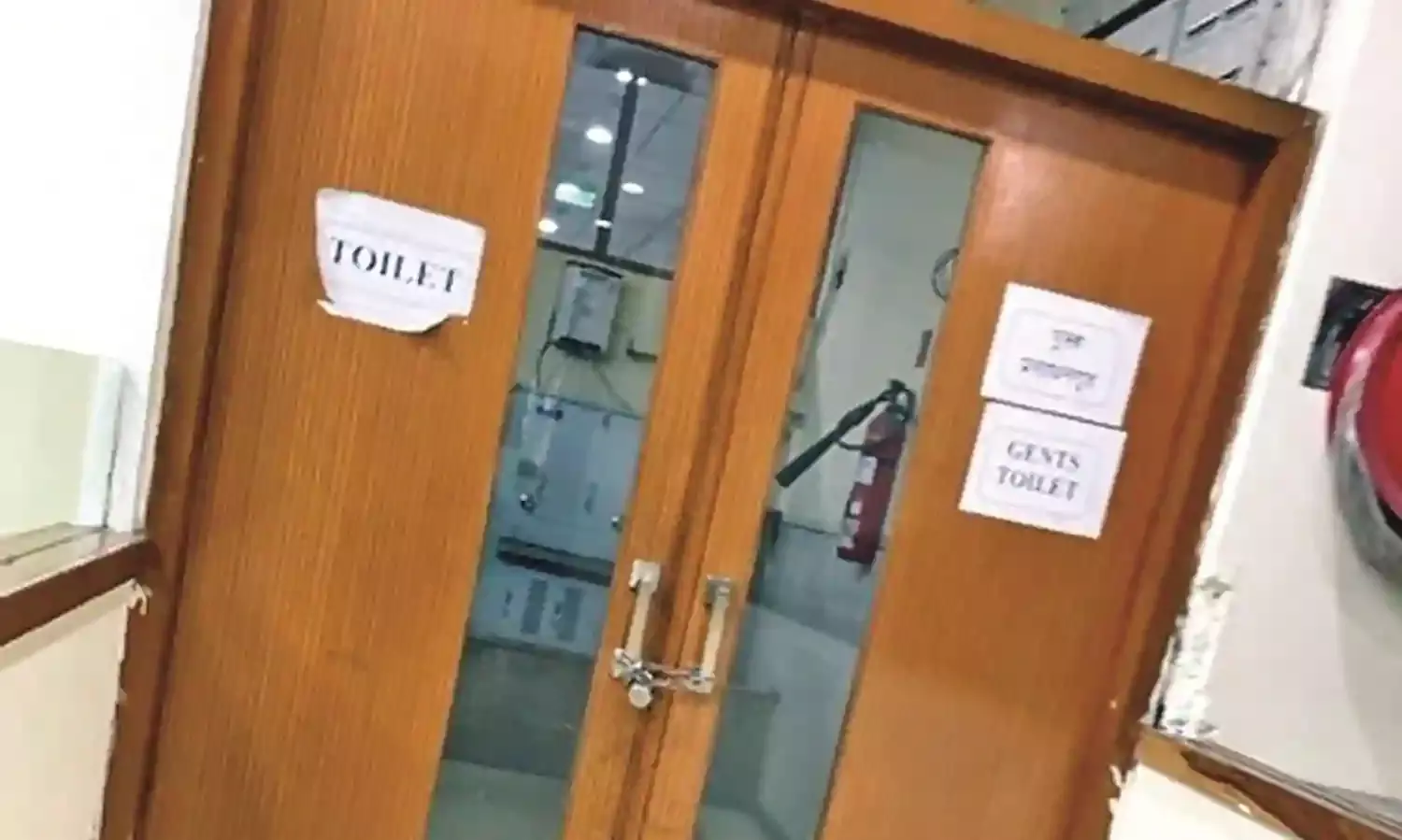 खर्रे की पन्नियों से हो गया शौचालय चोक, मनपा आयुक्त का आदेश भी रहा बेअसर