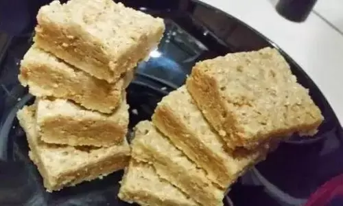 ठंड में शरीर को गर्म रखने में मदद करेगा आंवला-बादाम पाक, जानिए इस टेस्टी बर्फी की आसान रेसिपी ठंड में शरीर को गर्म रखने में मदद करेगा आंवला-बादाम पाक, जानिए इस टेस्टी बर्फी की आसान रेसिपी