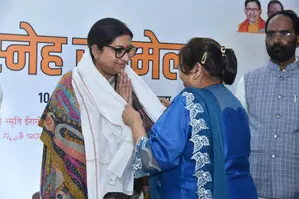 बिहार में भाजपा की सरकार बनी तो कराया जाएगा गुजरात भवन का निर्माण : स्मृति ईरानी बिहार में भाजपा की सरकार बनी तो कराया जाएगा गुजरात भवन का निर्माण : स्मृति ईरानी